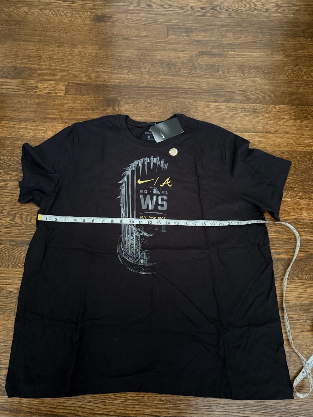 Nike Men’s Black Short-Sleeve Graphic Tee - World Series Motif - Picture 4 of 6